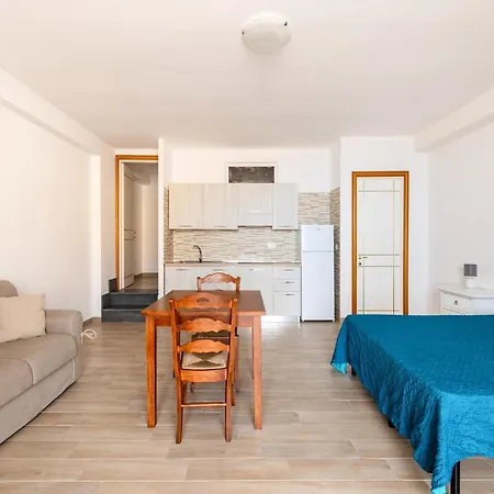 With Air Conditioning In 카스텔사르도